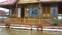 Rumah rakit Palembang (sumber: palembangcity.blogdetik.com)