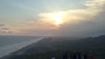 Menikmati Senja Pantai Parangtritis dari Ketinggian