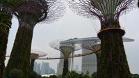 OCBC SKyway dengan latar Marina Bay