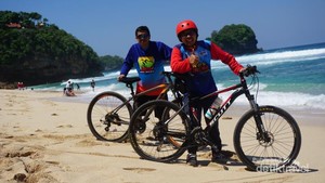 Menikmati Sisi Barat Malang dengan Bersepeda