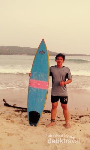 Menikmati Surfing di Teluk Dalam, Nias Selatan