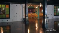 Bangsal Utama Kraton Kasepuhan, tempat tetamu datang, di kamu dan menikmati perform budaya Cirebon.