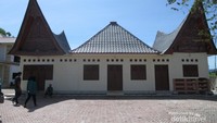 Bangunan lain yang ada di desa