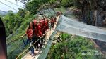 Meniti Jembatan Gantung Keren di Kerajaan Kupu-kupu