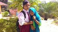 Dua putri dari suku anak dalam yang punya cita-cita ingin sekolah tinggi di Jakarta