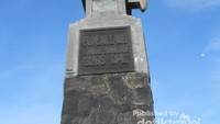 Tugu Hargo Dumilah di puncak Gunung Lawu