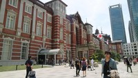 Arsitektur Tokyo Station yang artistik di antara bangunan-bangunan modern
