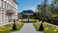 Schloss Mirabellm, taman kota yang indah. Kapan Indonesia punya taman secantik dan sebersih ini?