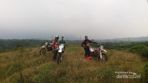 Menjelajah Kebun Teh di Cianten, Bogor