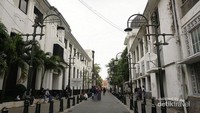 Salah satu sudut di kota lama Semarang dihiasi gedung-gedung tua jaman kolonial Belanda