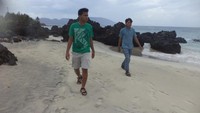 Berjalan Diatas Pasir Putih Pantai Kasih, Sabang