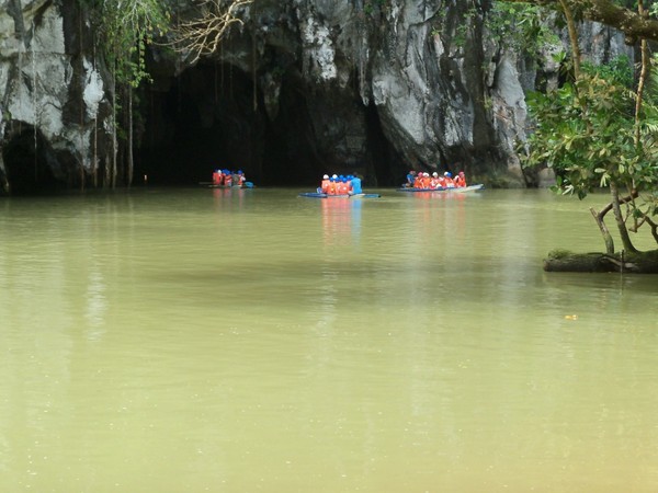 dev-menjelajah-sungai-bawah-tanah-terind