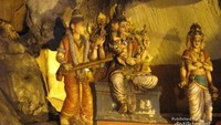 Patung-patung di dalam gua