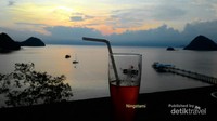 Menikmati sunset dengn santai