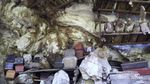 Menjelajahi Kuburan Suku Toraja di Gua Londa