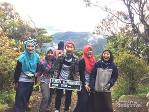 Menjelajahi Lembah Mandalawangi