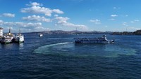 Pemandangan indah hamparan biru dari Galata Bridge