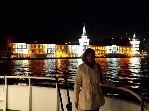 Melihat suasana malam kota Istanbul dengan Cruise