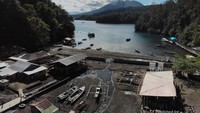 Mata Pencaharian Utama Masyarakat Desa Wisata Pintu Kota Kecil adalah Nelayan. Banyak perahu masyarakat yang tertambat di laut