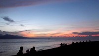 Wisatawan menunggu sunrise