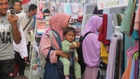 Bazaar Ramadhan, tempat berbelanja barang dan pernak-pernik Ramadhan dengan harga yang terjangkau.