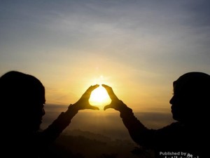 Menunggu Mentari Terbit Ala Film AADC 2 di Punthuk Setumbu