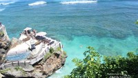 Jernihnya laut Suluban dari ketinggian.