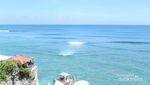 Menyaksikan Atraksi Peselancar di Pantai Suluban Bali
