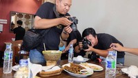 Memotret makanan khas