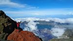 Menyambut Fajar Pertama di Puncak Rinjani