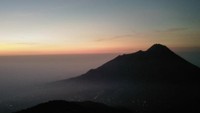 Silver lining dan gunung Merapi