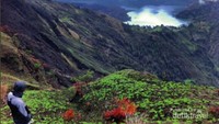 Menikmati Indahnya Danau Sagara Anak RInjani Dari Plawangan Sembalun