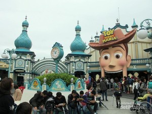 Menyelak Antrian di DisneySea Tokyo, Jepang