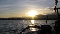 Sunrise di perairan Lovina Vali