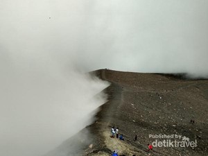 Menyentuh Atap Sumatera Barat