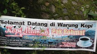 Tulisan selamat datang di depan Warung Kopi Menoreh