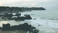 Batu-batu granit di bagian utara pantai