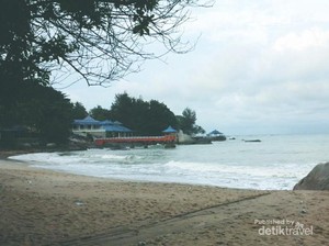 Menyingkap Keindahan Pantai Tanjung Pesona di Bangka