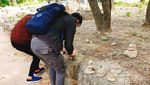 Menyusun Batu Harapan di Gunung Seorak, Korea Selatan