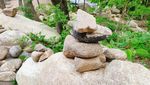 Menyusun Batu Harapan di Gunung Seorak, Korea Selatan