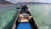Pulau Pura yang berada di seberang Pulau Alor