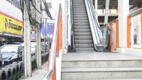 Eskalator pada Jembatan Penyeberangan di Bangkok
