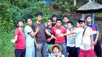 Di depan mulut gua