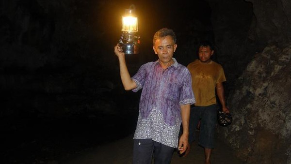 Menyusuri Goa Petruk Bersama Sang Juru Kunci