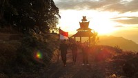 Keceriaan mendaki gunung
