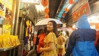 Menelusuri gang kecil di Jiufen Old Street.