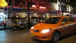 Menyusuri Malam Panas di Patpong, Bangkok