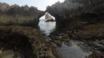Menyusuri Pantai di Malang dan Kemping Ceria di Sana