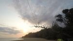 Menyusuri Pantai di Malang dan Kemping Ceria di Sana
