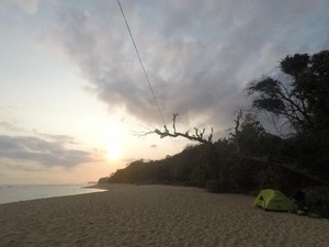 Menyusuri Pantai di Malang dan Kemping Ceria di Sana